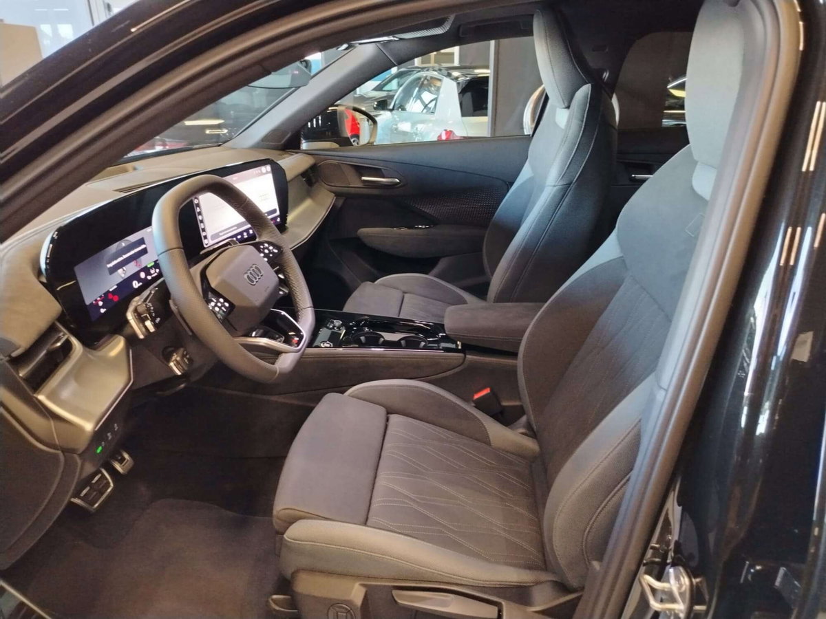 Audi Q3 Sportback 35 2.0 tdi Identity Black s-tronic (11)