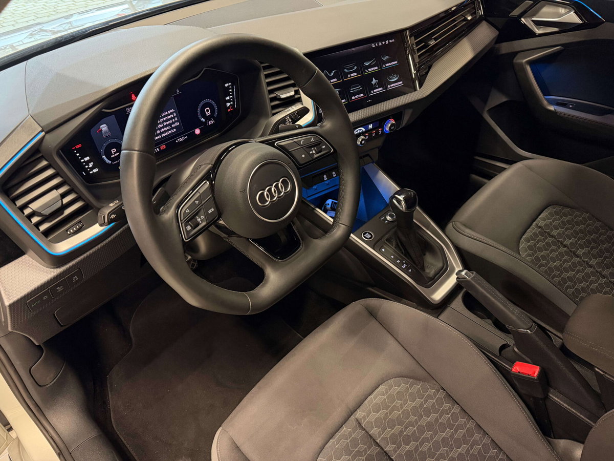 Audi A1 Sportback 30 1.0 tfsi Identity Black 116cv s-tronic (13)