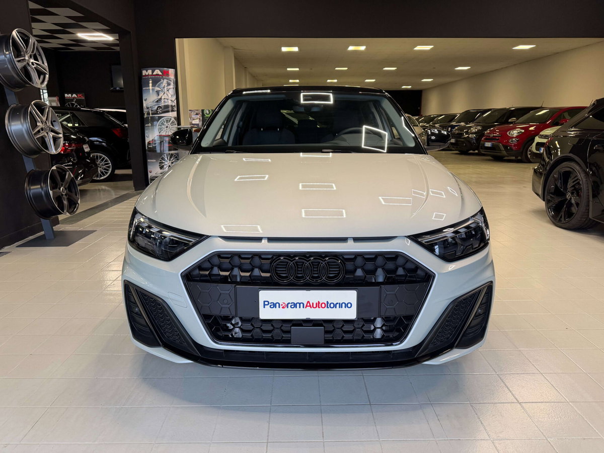 Audi A1 Sportback 30 1.0 tfsi Identity Black 116cv s-tronic (2)