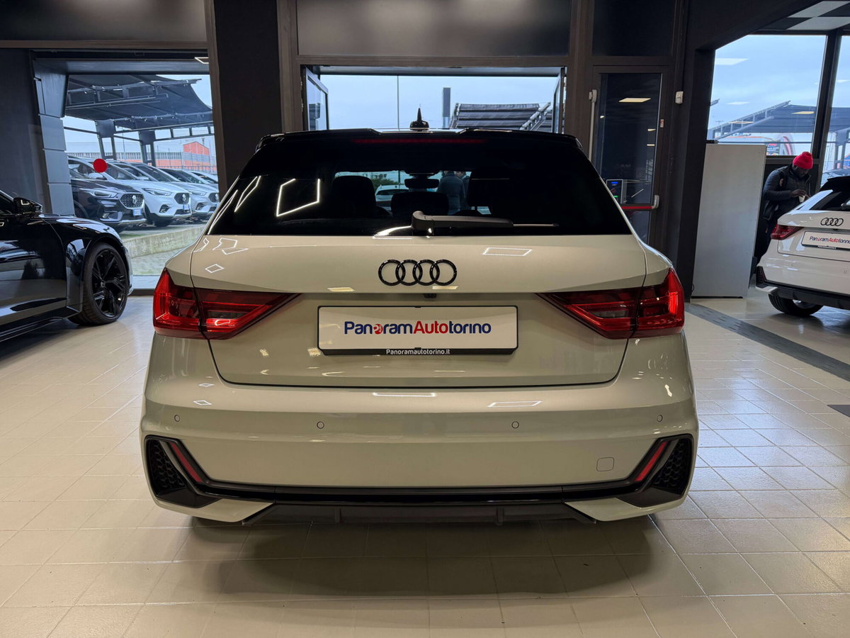Audi A1 Sportback 30 1.0 tfsi Identity Black 116cv s-tronic (5)