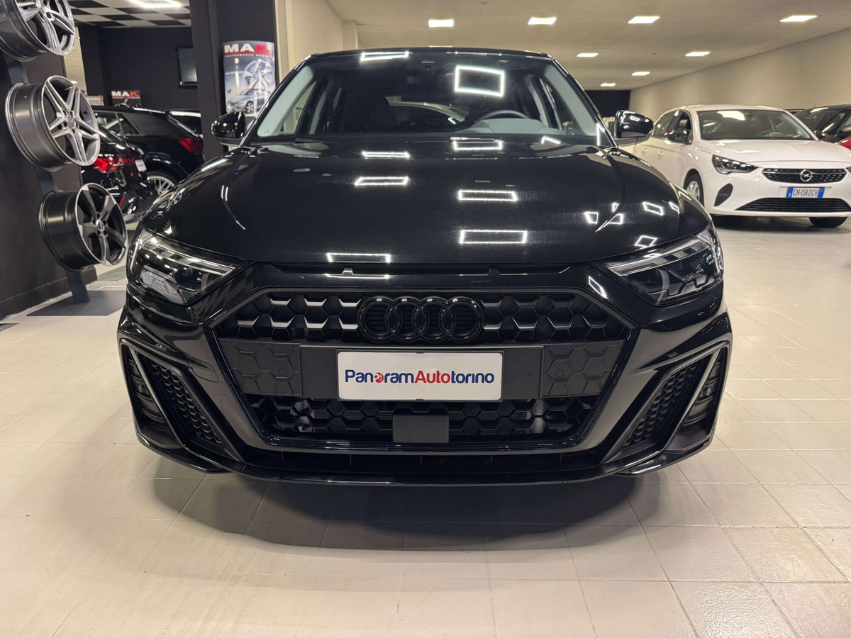Audi A1 Sportback 30 1.0 tfsi Identity Black 116cv s-tronic (2)