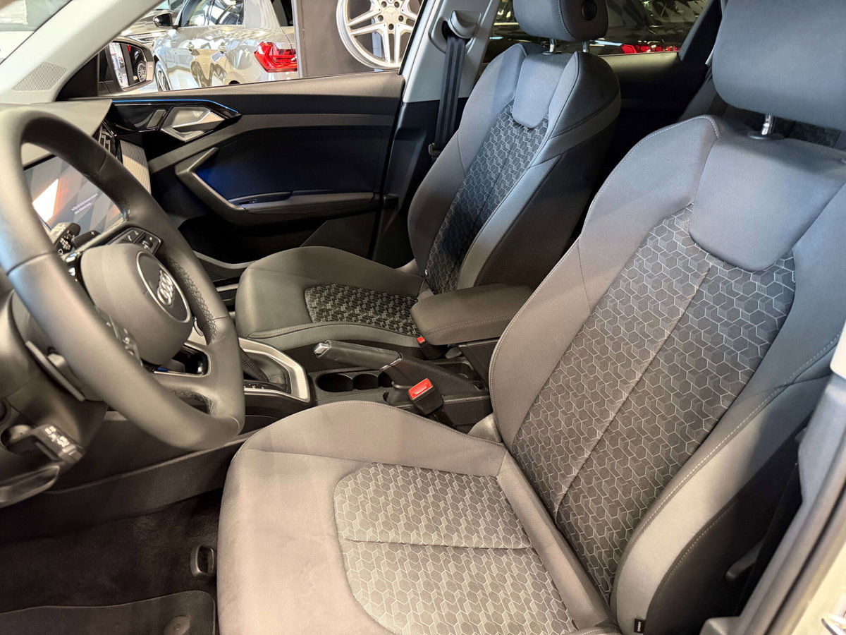 Audi A1 Sportback 30 1.0 tfsi Identity Black 116cv s-tronic (12)