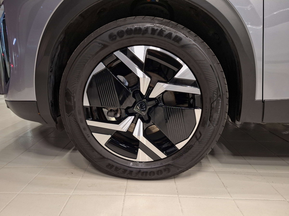 Peugeot 2008 PureTech 100 S&S Allure (9)