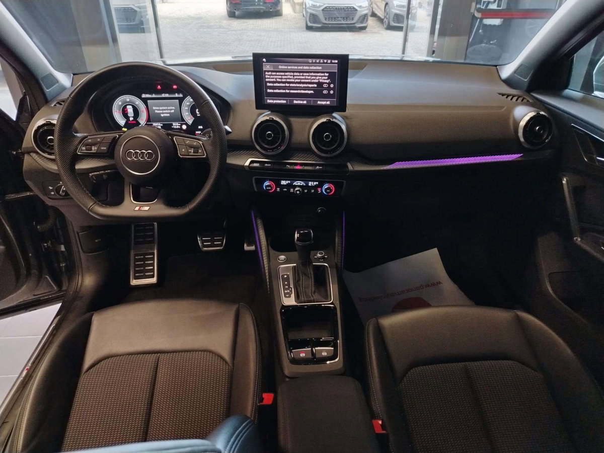 Audi Q2 35 2.0 tdi Identity Black s-tronic (10)