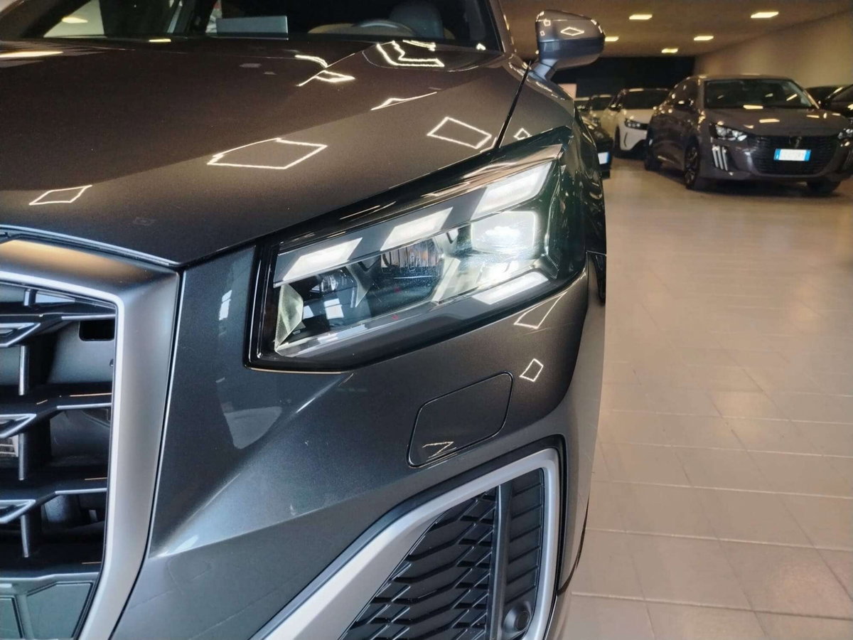 Audi Q2 35 2.0 tdi Identity Black s-tronic (7)