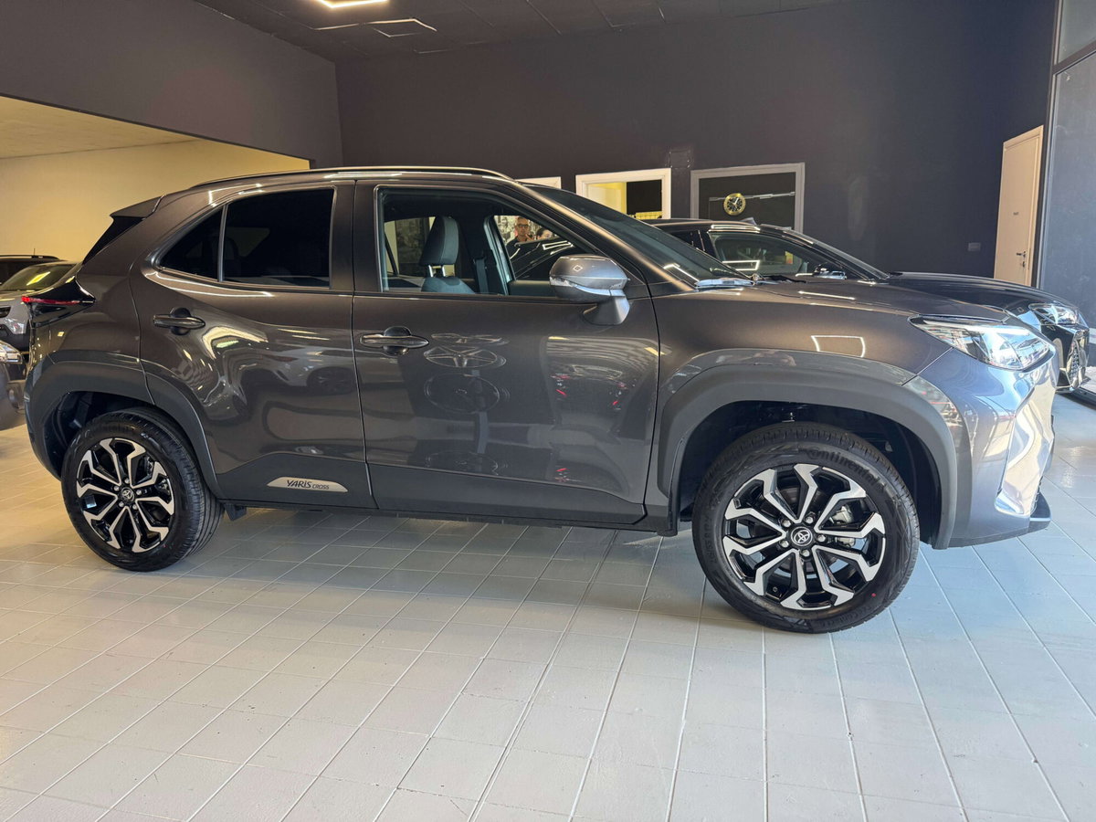 Toyota Yaris Cross 1.5h GR Sport Black Sky fwd 116cv e-cvt (6)
