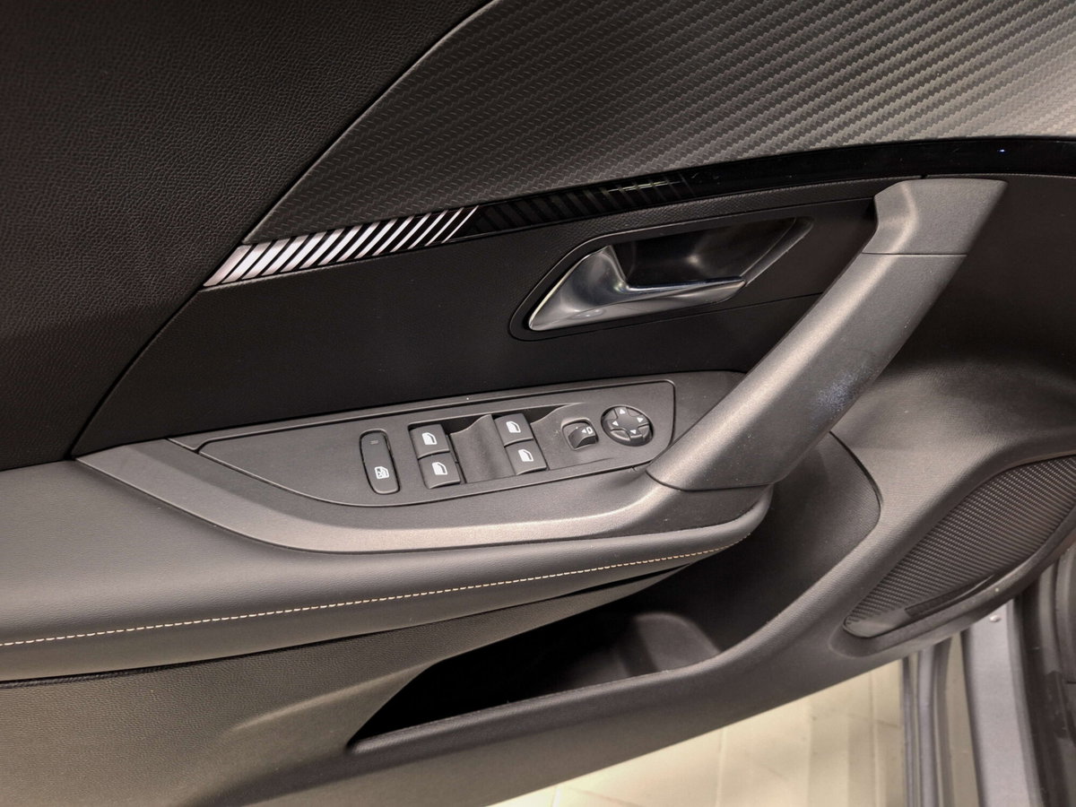 Peugeot 2008 PureTech 100 S&S Allure (10)