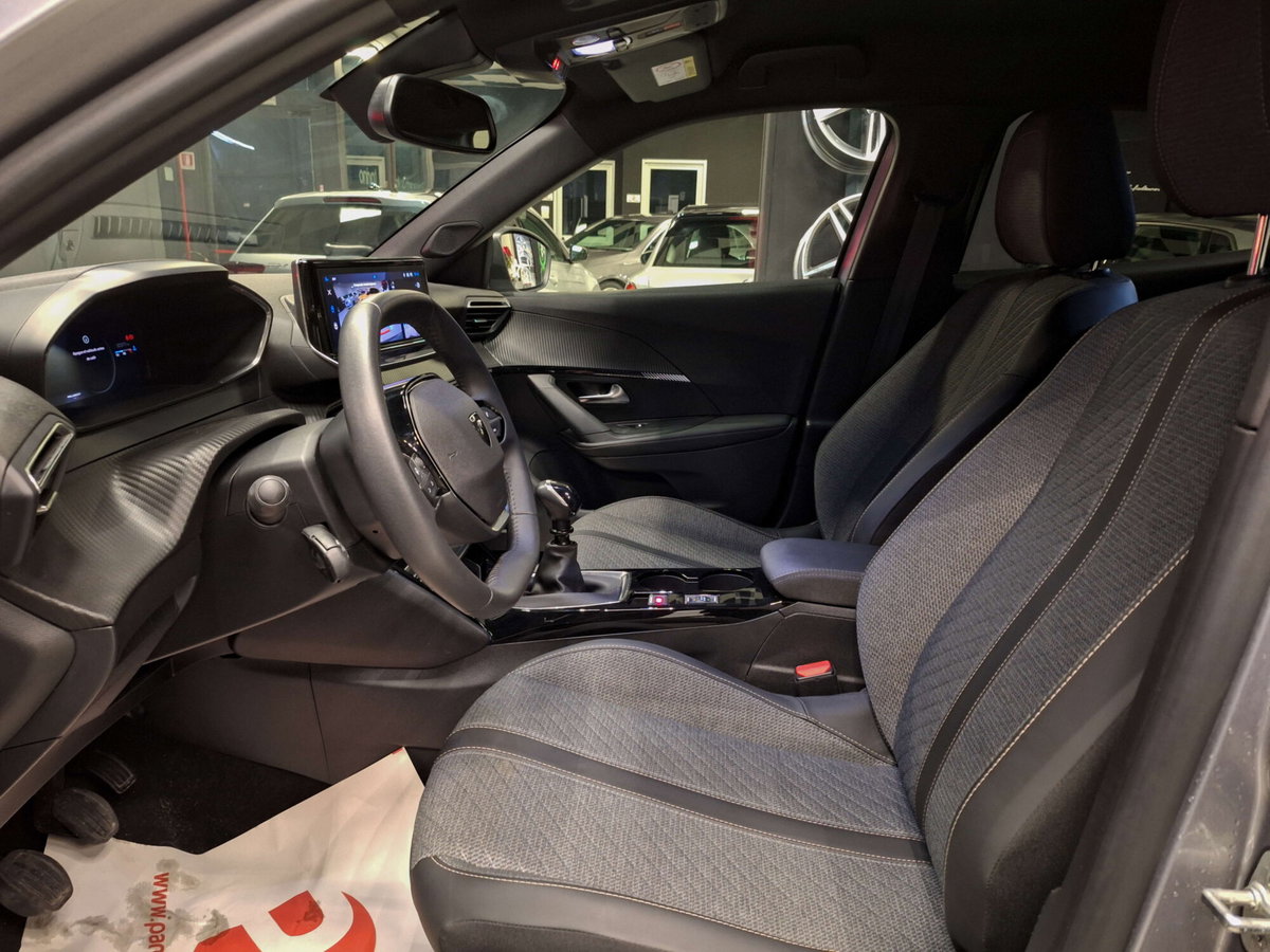 Peugeot 2008 PureTech 100 S&S Allure (11)