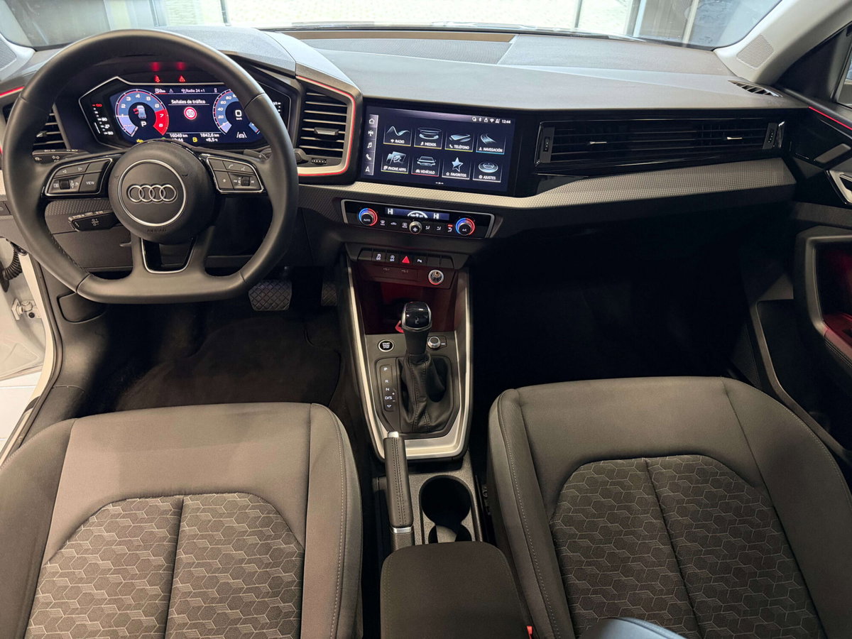 Audi A1 Sportback 30 1.0 tfsi Identity Black 116cv s-tronic (13)
