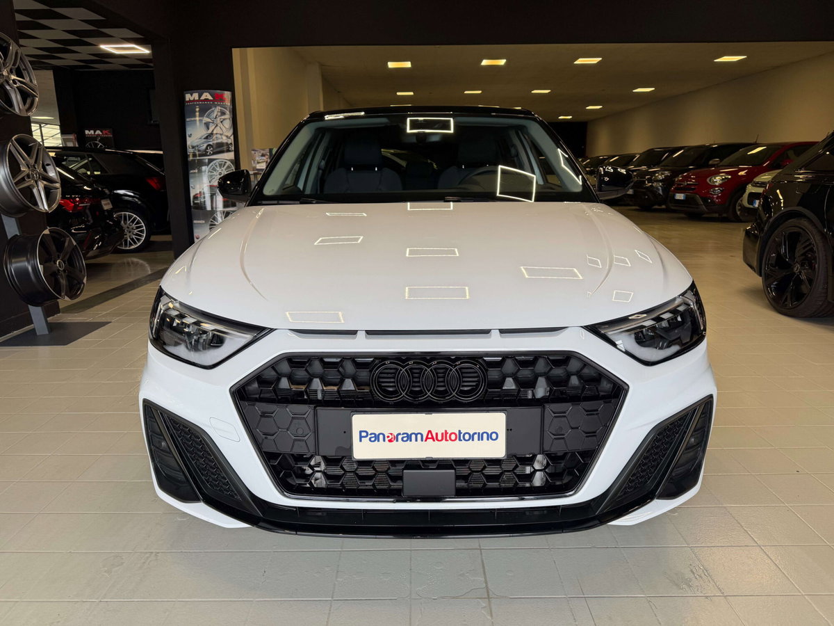 Audi A1 Sportback 30 1.0 tfsi Identity Black 116cv s-tronic (2)