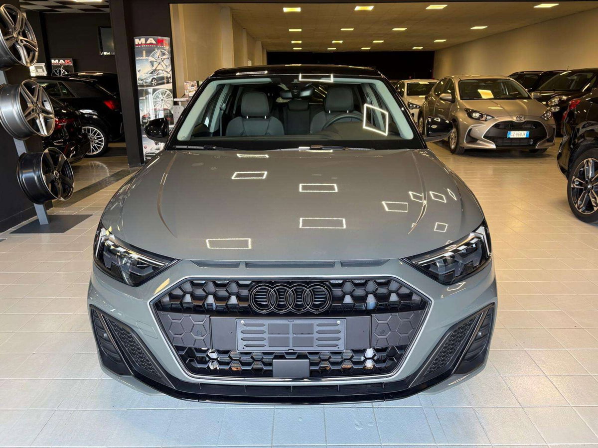 Audi A1 Sportback 30 1.0 tfsi Identity Black 116cv s-tronic