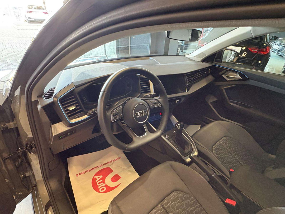 Audi A1 Sportback 30 1.0 tfsi Identity Black 116cv s-tronic (13)