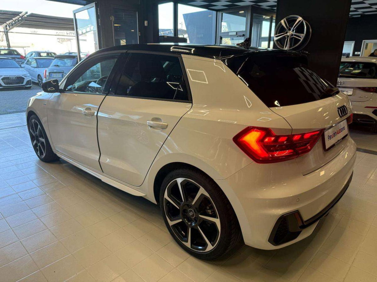 Audi A1 Sportback 30 TFSI Identity Black (5)