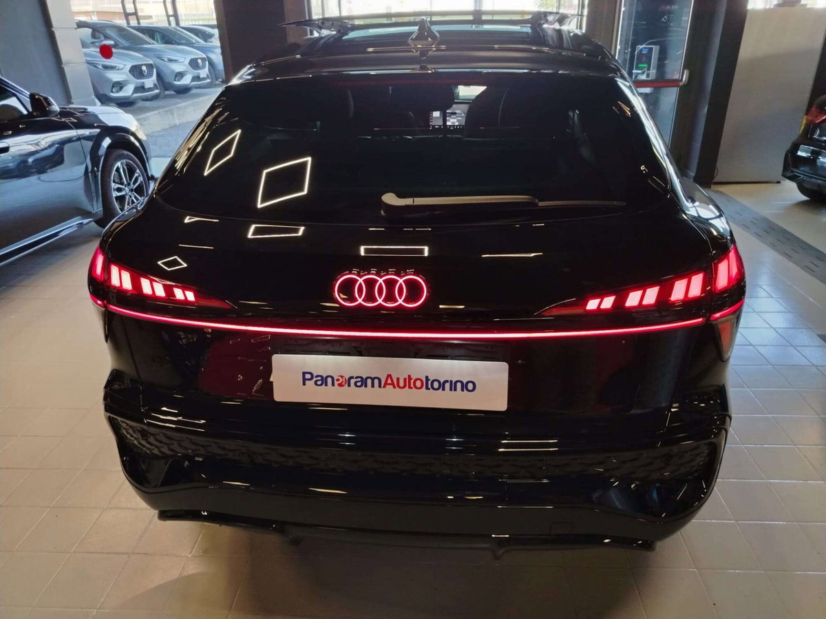 Audi Q3 Sportback 35 2.0 tdi Identity Black s-tronic (4)