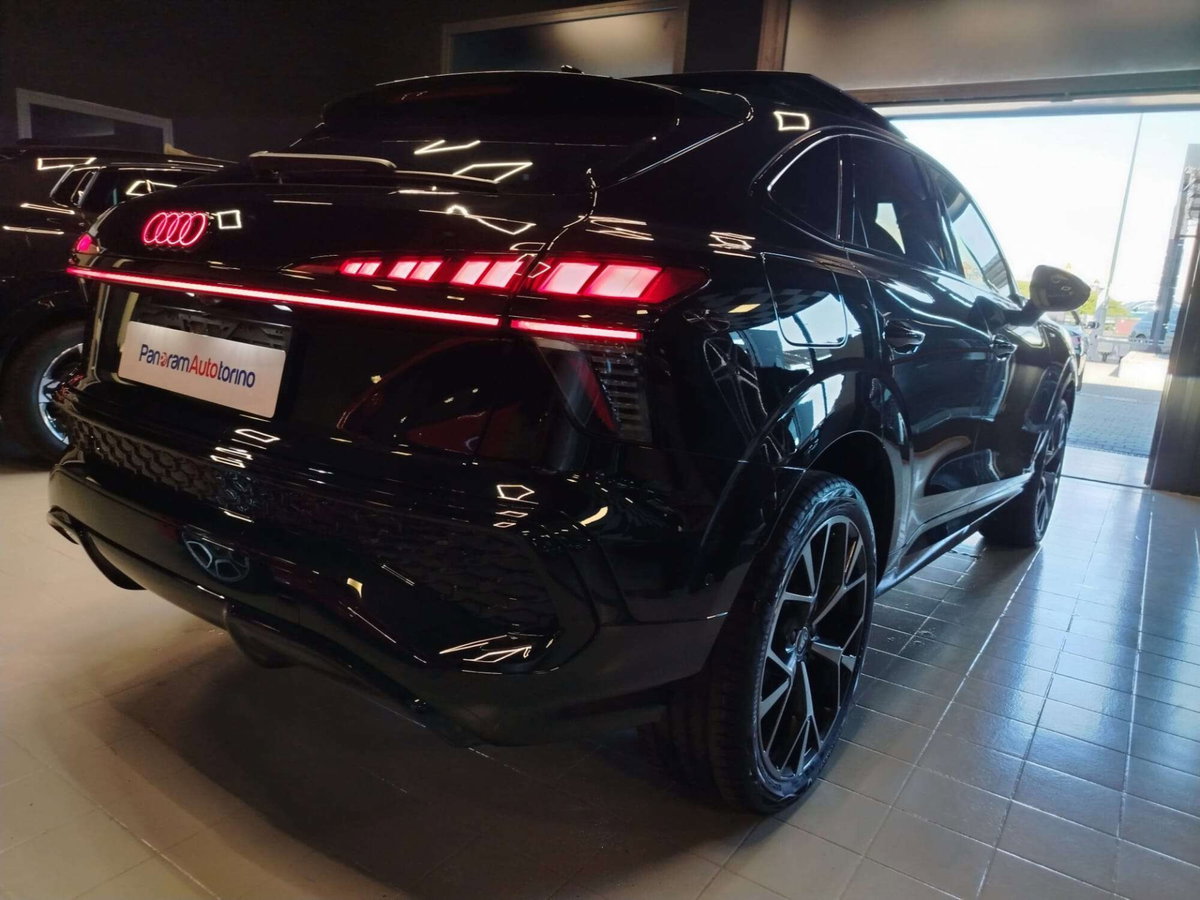 Audi Q3 Sportback 35 2.0 tdi Identity Black s-tronic (5)