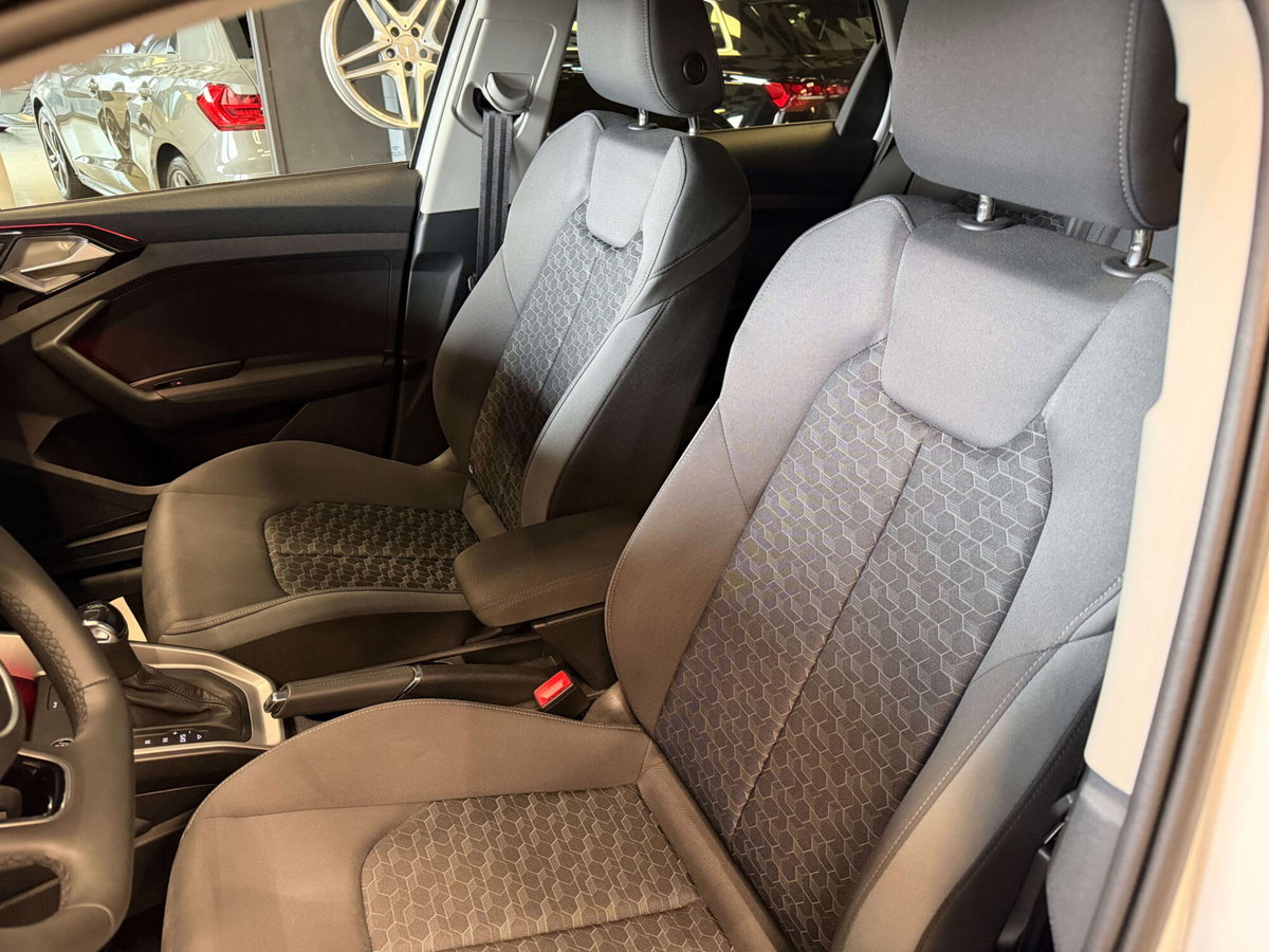 Audi A1 Sportback 30 1.0 tfsi Identity Black 116cv s-tronic (12)