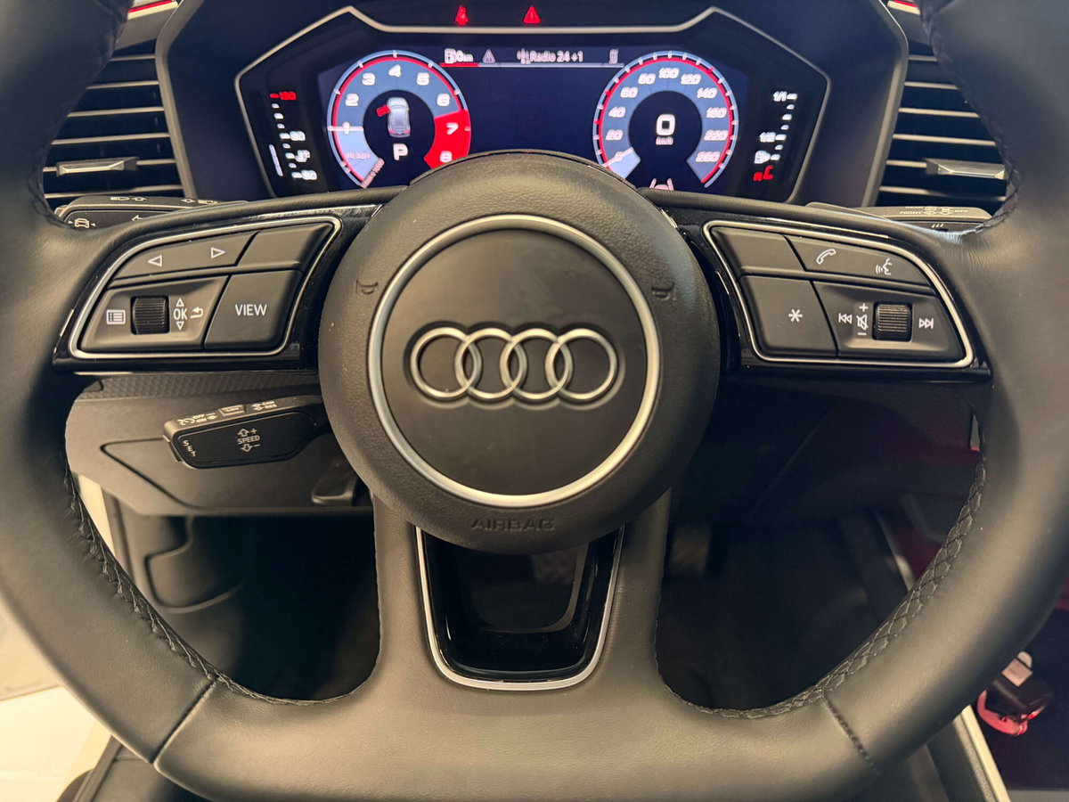 Audi A1 Sportback 30 1.0 tfsi Identity Black 116cv s-tronic (14)
