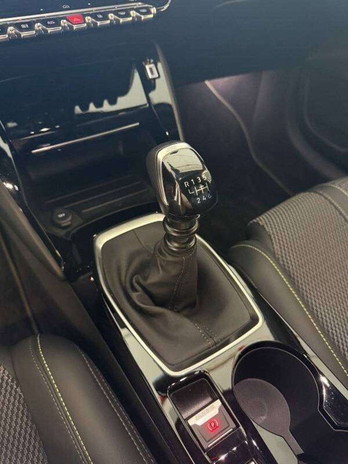 Peugeot 208 PureTech 100 Stop&Start 5 porte GT (14)