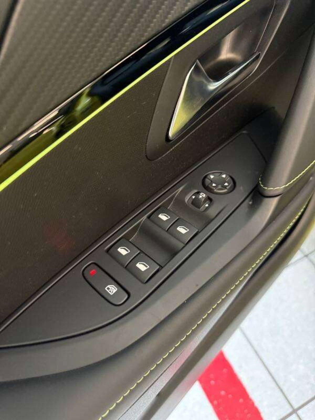 Peugeot 208 PureTech 100 Stop&Start 5 porte GT (7)