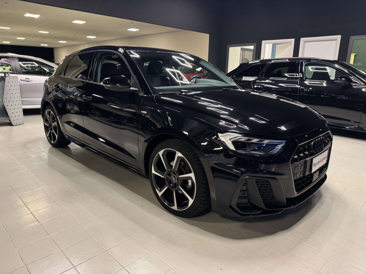 Audi A1 Sportback 30 1.0 tfsi Identity Black 116cv s-tronic