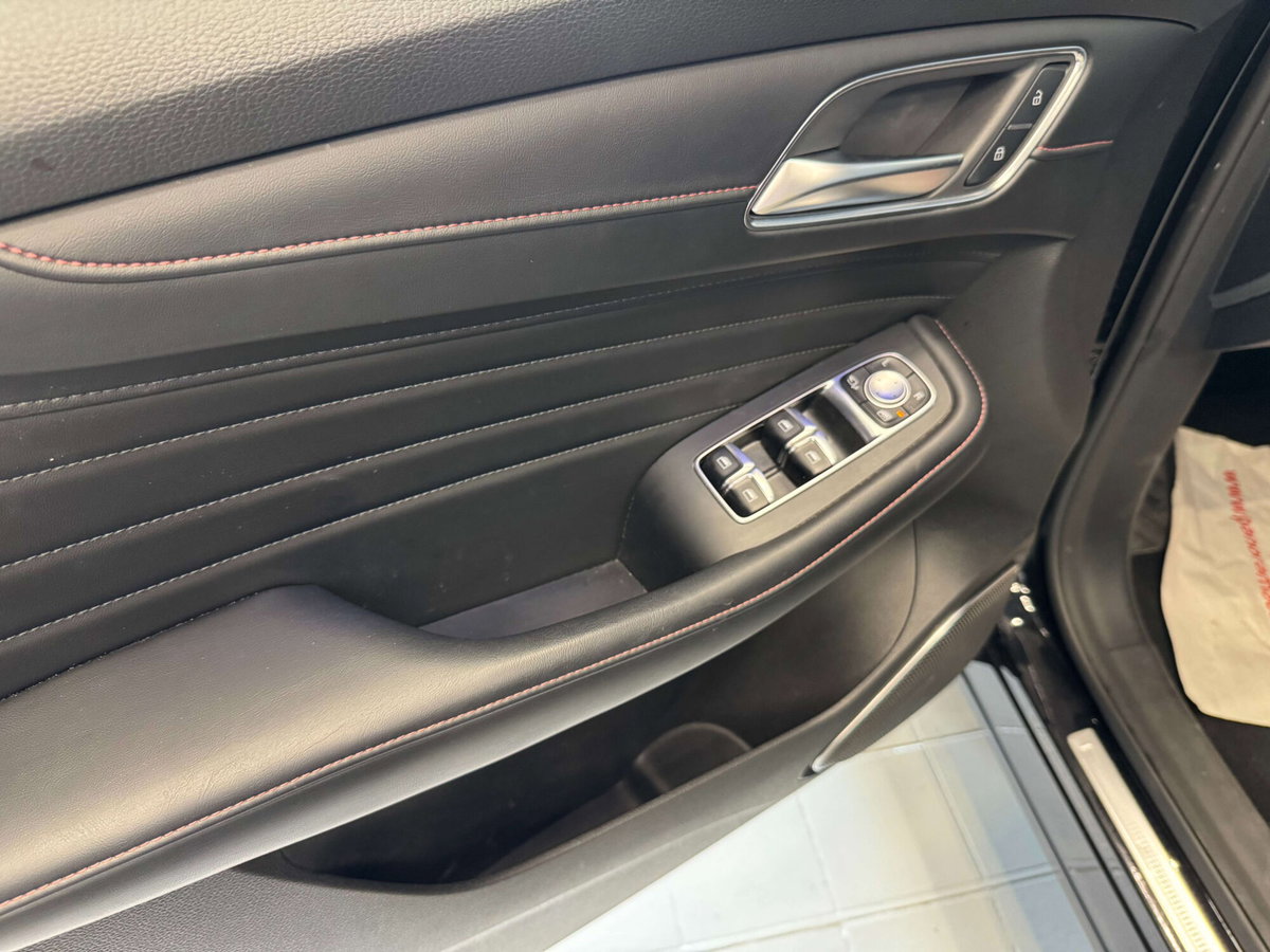 Mg HS 1.5 t-gdi Luxury auto (15)