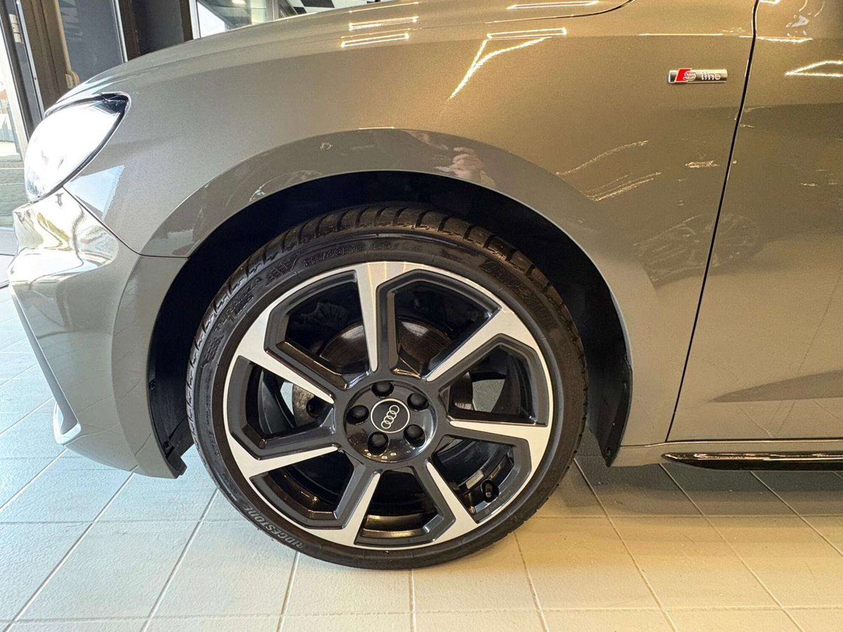 Audi A1 Sportback 30 1.0 tfsi Identity Black 116cv s-tronic (3)
