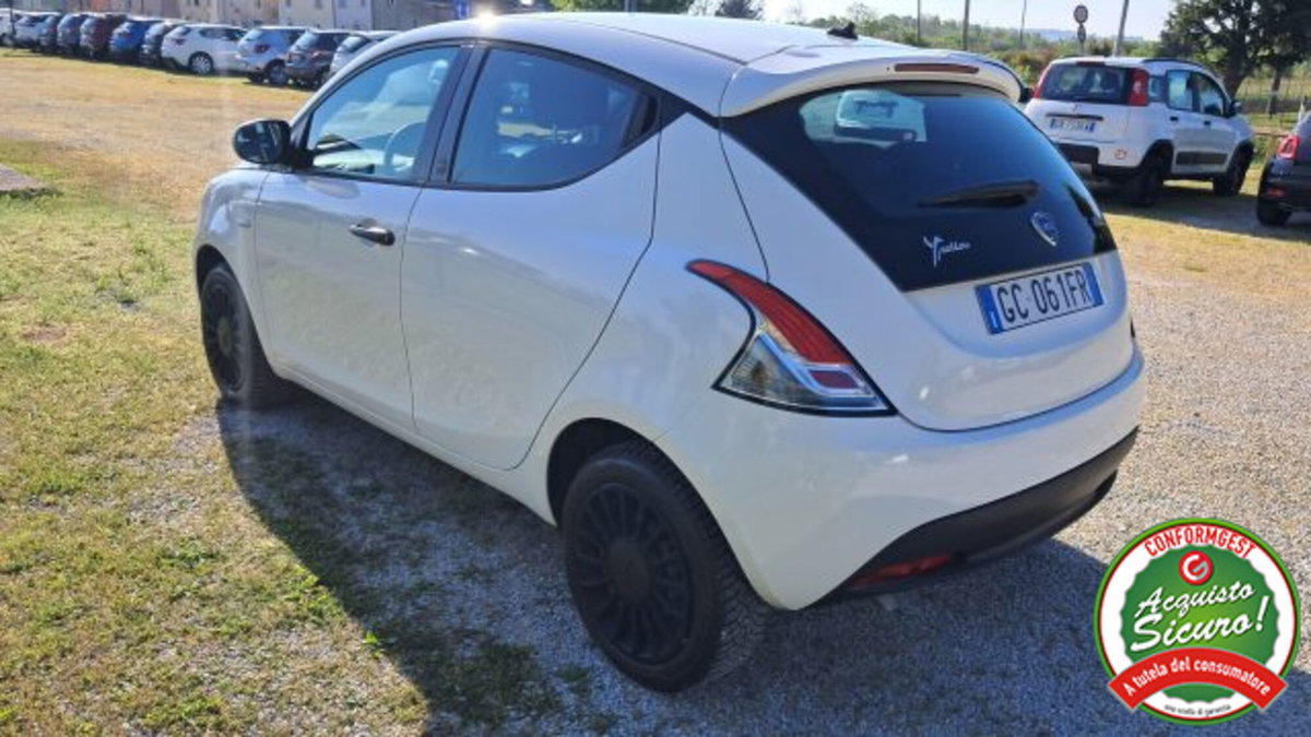 Lancia Ypsilon 1.0 FireFly 5 porte S&S Hybrid Ecochic Silver (2)