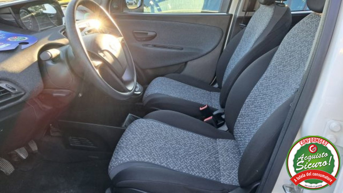 Lancia Ypsilon 1.0 FireFly 5 porte S&S Hybrid Ecochic Silver (4)