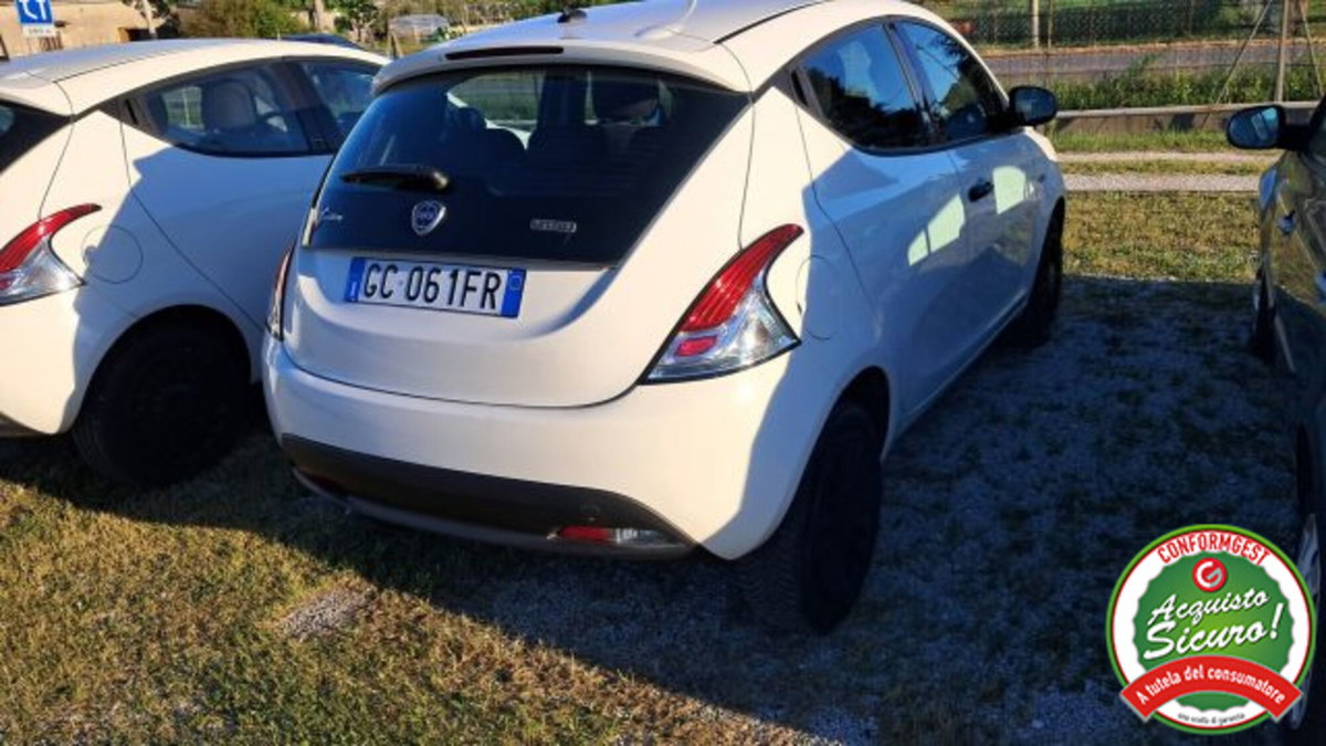 Lancia Ypsilon 1.0 FireFly 5 porte S&S Hybrid Ecochic Silver (9)