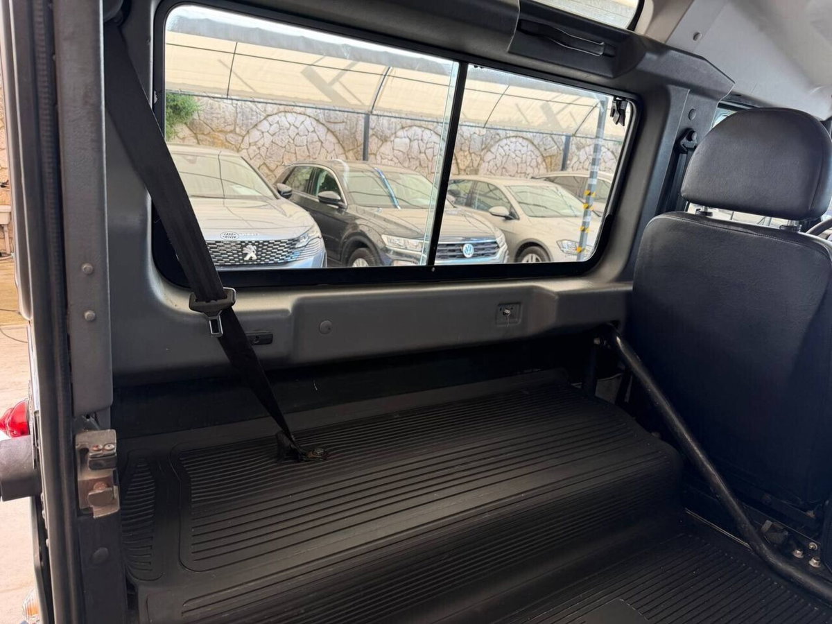 Land Rover Defender 90 2.4 TD4 Pick Up S (11)
