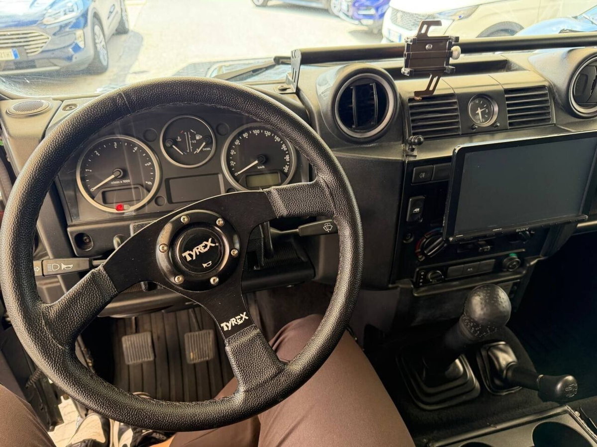 Land Rover Defender 90 2.4 TD4 Pick Up S (7)