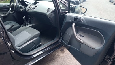 Ford Fiesta 1.4 TDCi 70CV 5 porte Titanium (13)