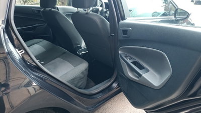 Ford Fiesta 1.4 TDCi 70CV 5 porte Titanium (14)