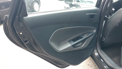 Ford Fiesta 1.4 TDCi 70CV 5 porte Titanium (18)