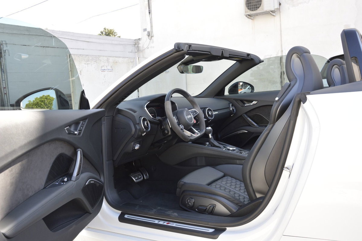 Audi TT RS Roadster 2.5 TFSI quattro S tronic (12)