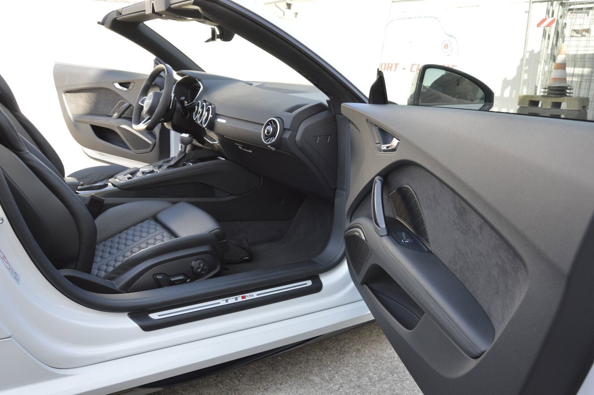 Audi TT RS Roadster 2.5 TFSI quattro S tronic (15)