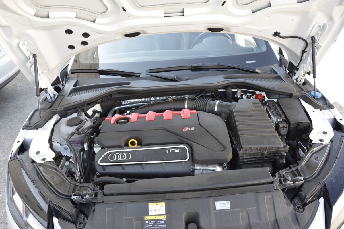 Audi TT RS Roadster 2.5 TFSI quattro S tronic (18)