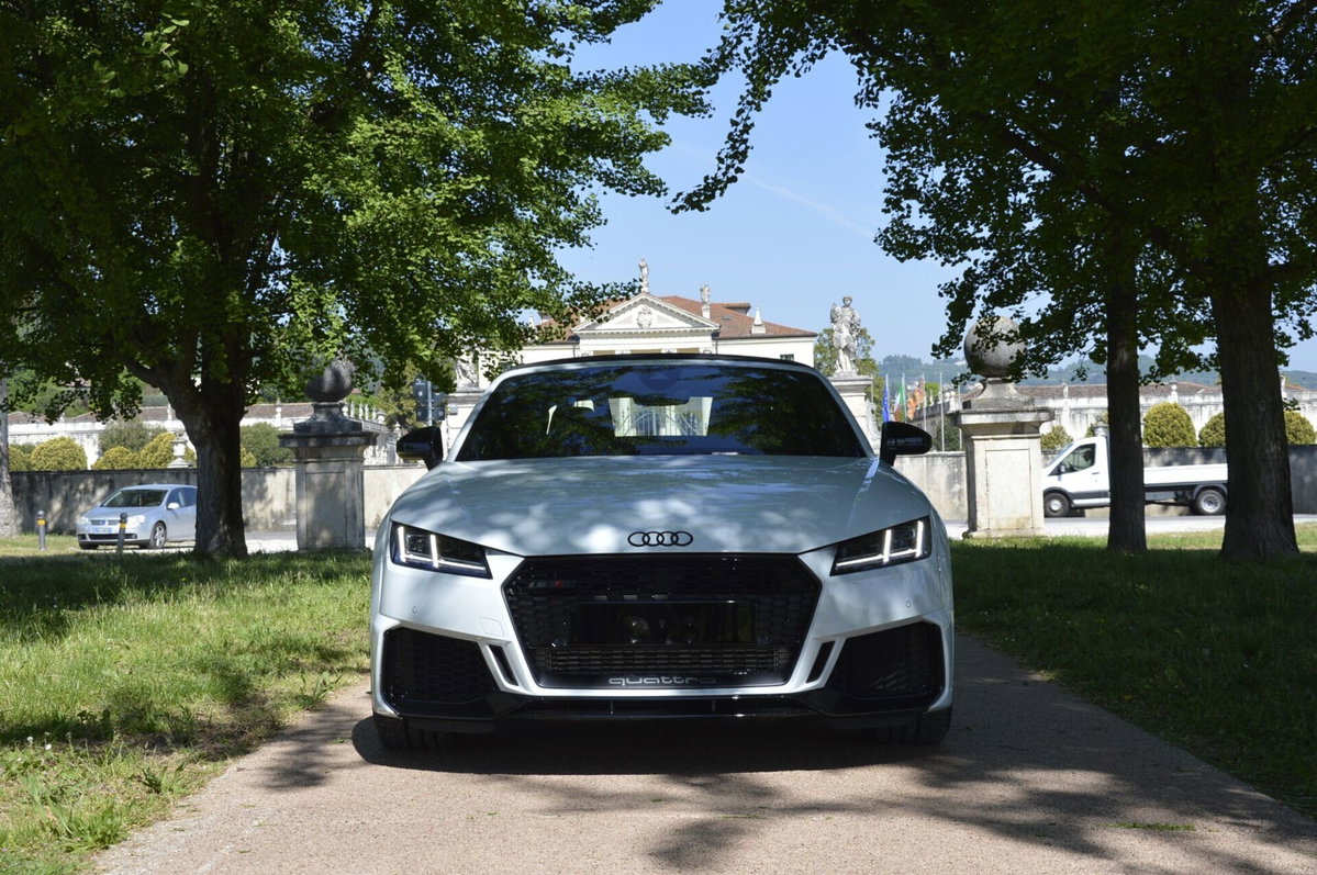 Audi TT RS Roadster 2.5 TFSI quattro S tronic (3)