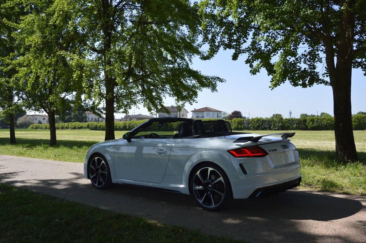 Audi TT RS Roadster 2.5 TFSI quattro S tronic (8)