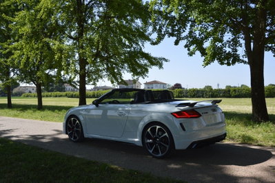 Audi TT RS Roadster 2.5 TFSI quattro S tronic (8)