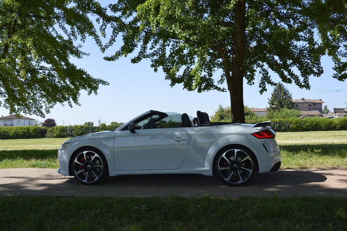 Audi TT RS Roadster 2.5 TFSI quattro S tronic (9)