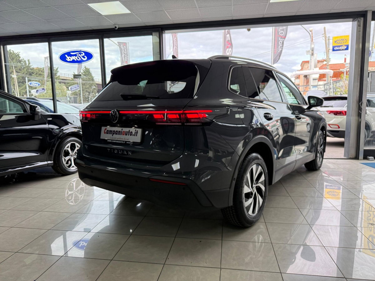 Volkswagen Tiguan 2.0 tdi Edition 150cv dsg (6)