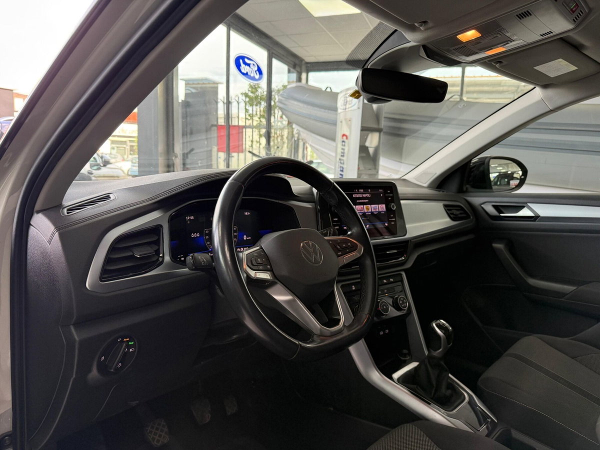 Volkswagen T-Roc 2.0 tdi Life 115cv (9)