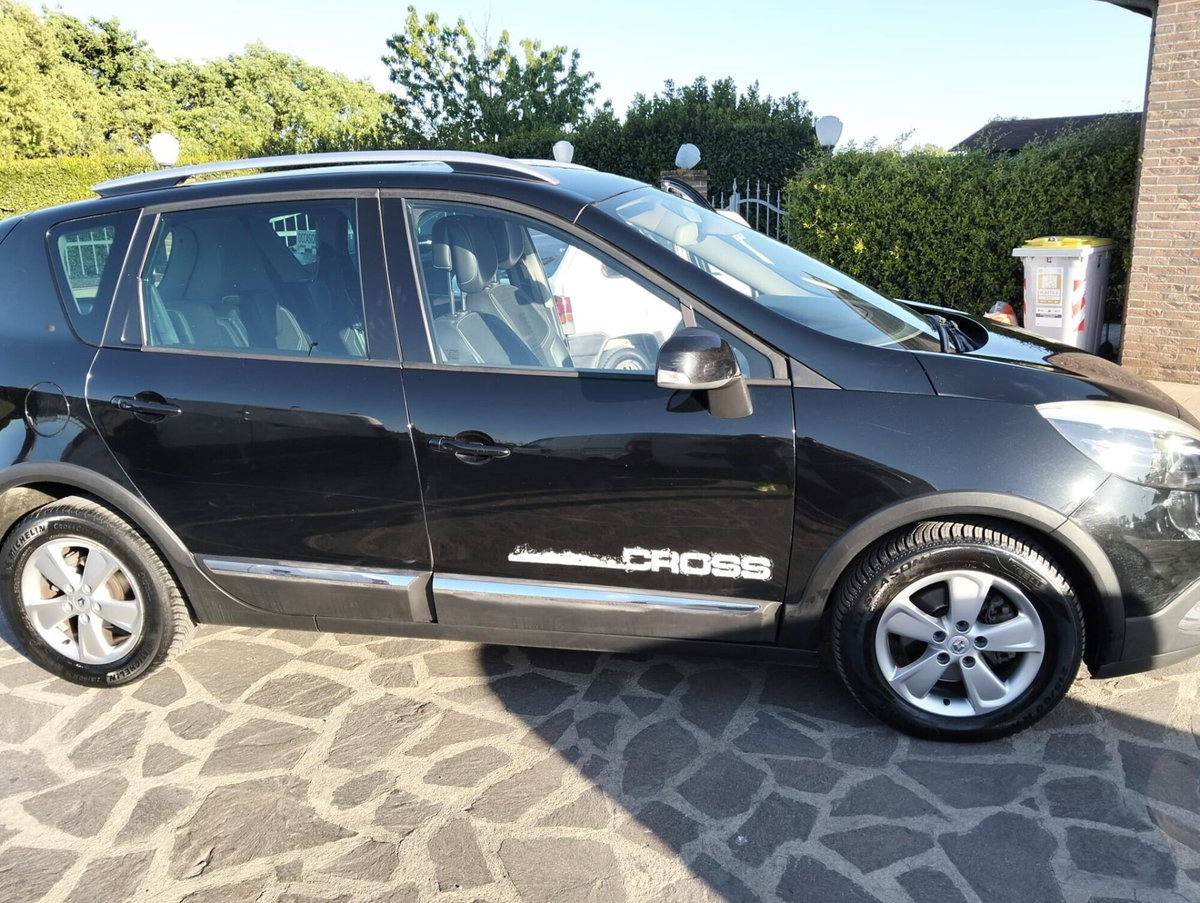 Renault Scenic E-Tech Electric XMod Cross 1.5 dCi 110CV Energy (2)