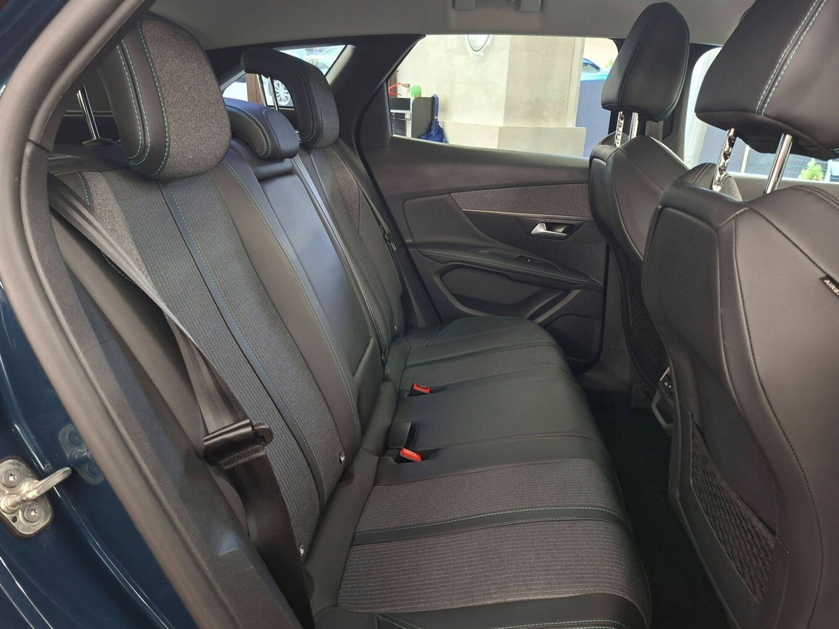 Peugeot 3008 BlueHDi 130 S&S Allure (18)