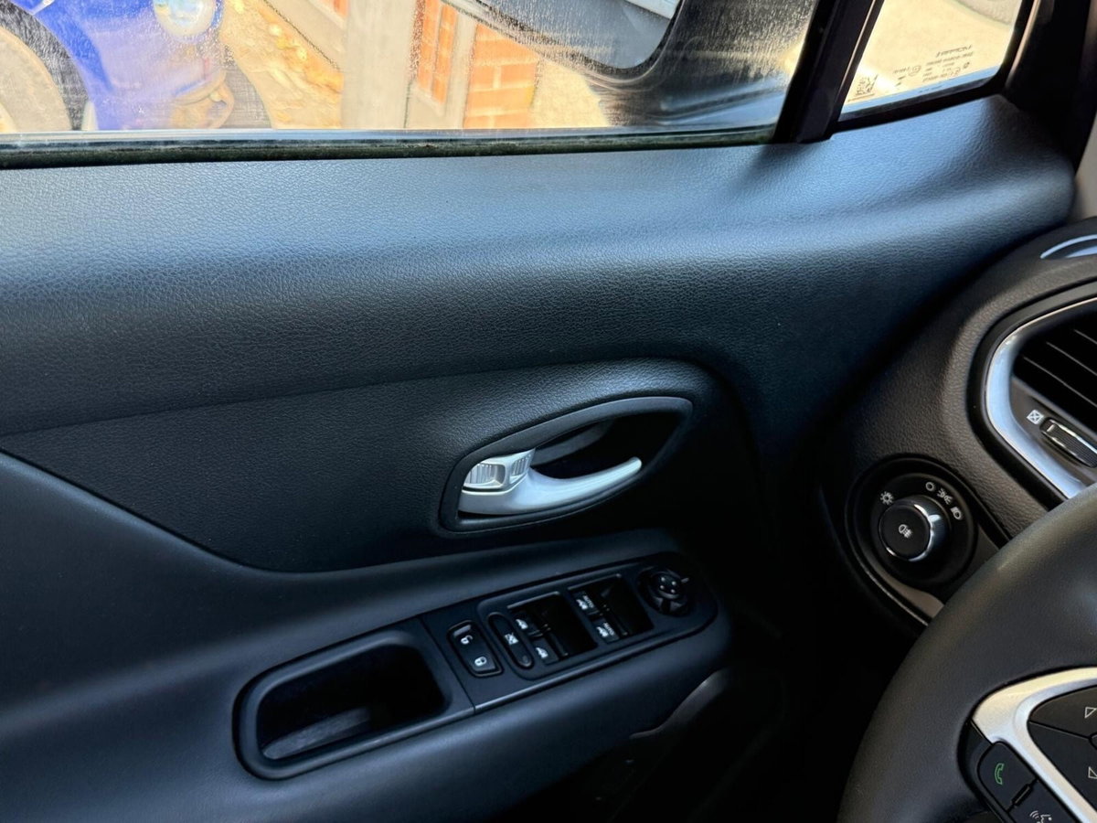 Jeep Renegade 1.6 Mjt 130 CV Longitude (15)