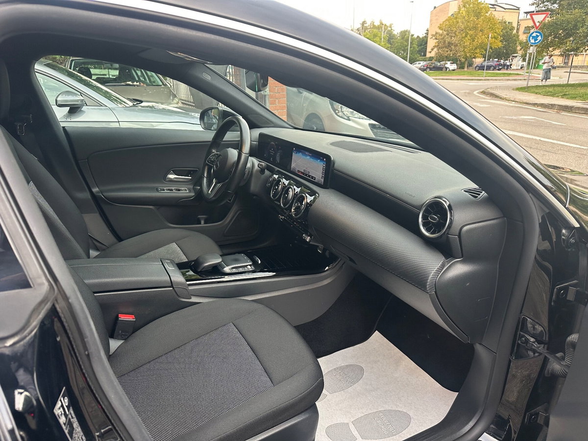 Mercedes-Benz CLA Shooting Brake 200 d Automatic Shooting Brake Business (8)