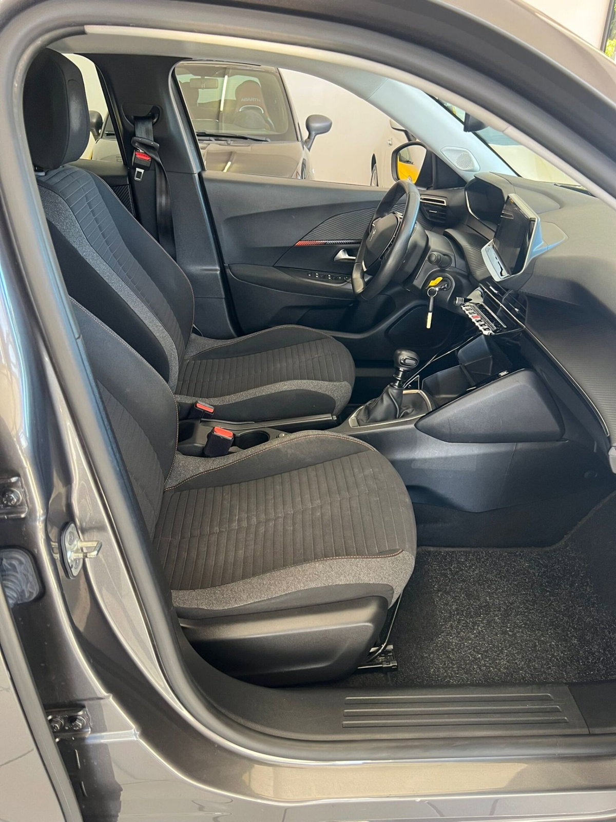 Peugeot 2008 BlueHDi 110 S&S GT (8)