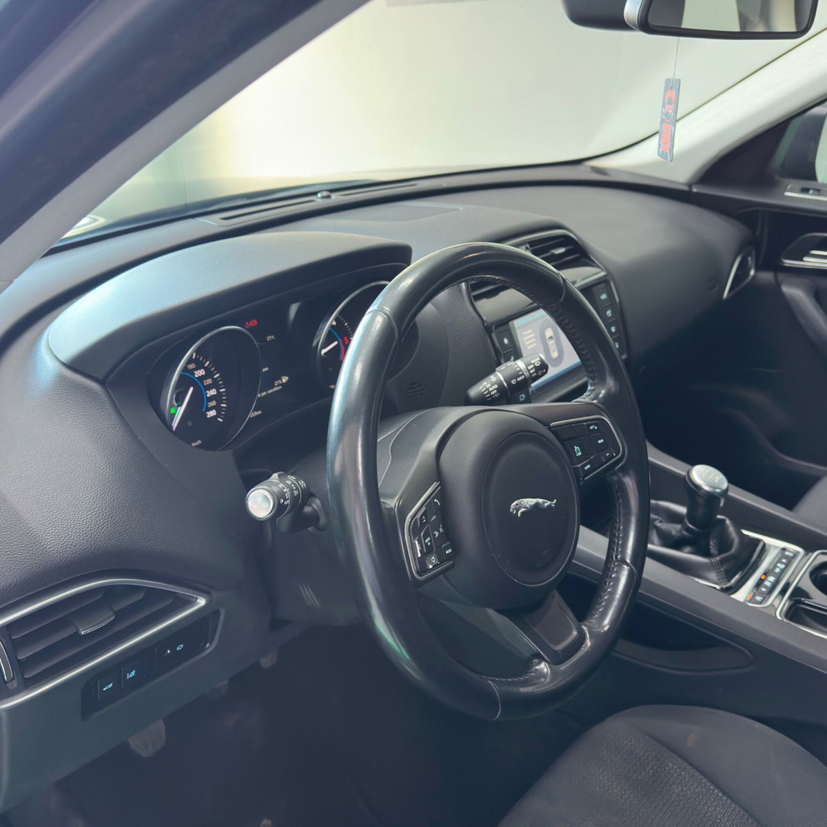 Jaguar F-Pace 2.0 D 180 CV Prestige (10)
