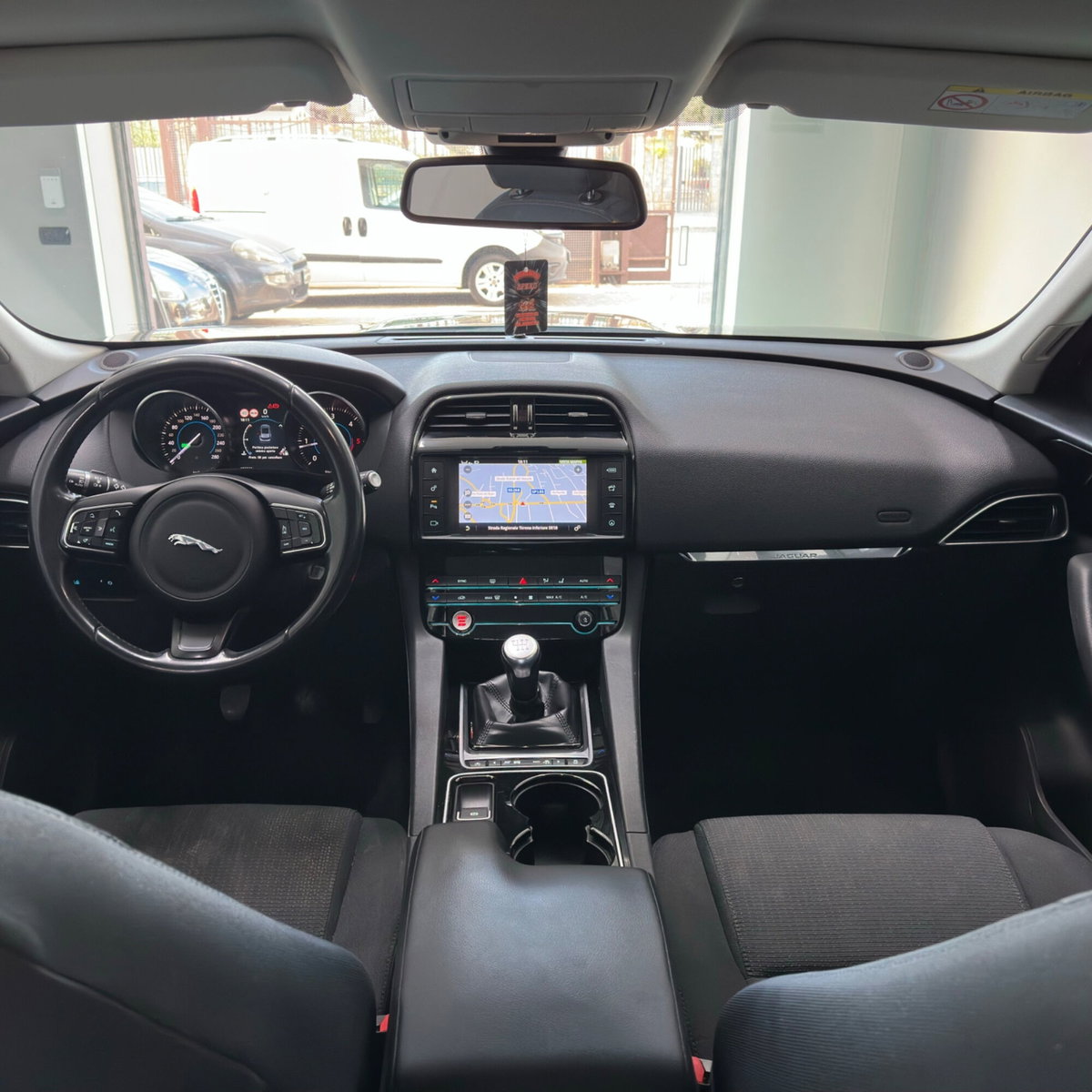 Jaguar F-Pace 2.0 D 180 CV Prestige (11)
